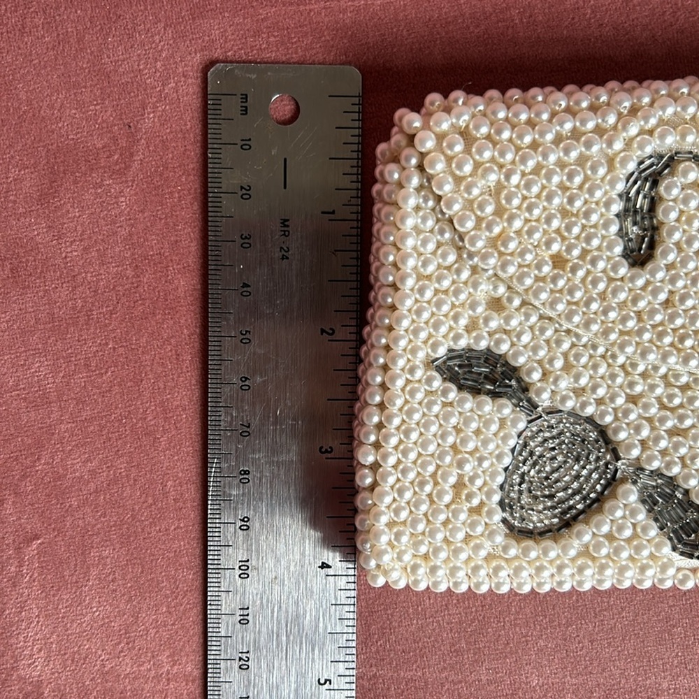 Vintage Bentsons 1920’s art Deco pearl clutch. 6.5”x 4” - Picture 7 of 9